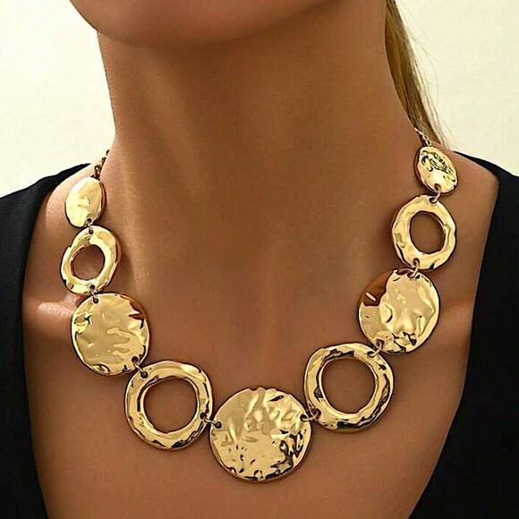 BOUTIQUE Jewelry - Handmade Gold Contrasting Circles Necklace Choker Stainles…